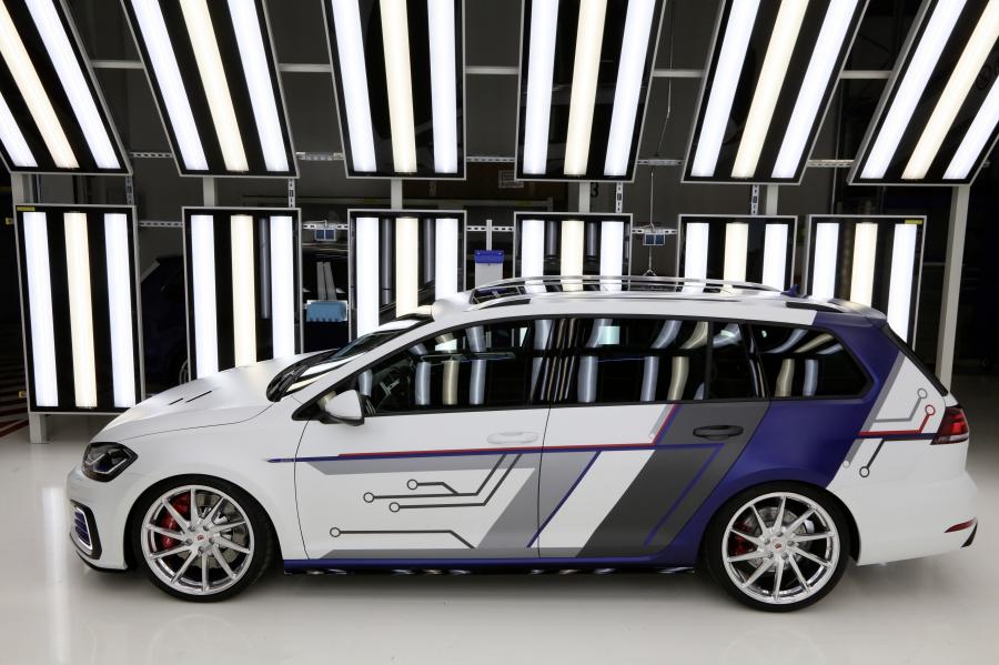  Volkswagen Golf GTE Variant impulsE 2017 года  (фото 5 из 5)